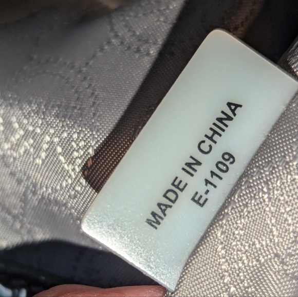 Michael Kors Jet Set chain metallic shoulder bag. - Picture 9 of 11